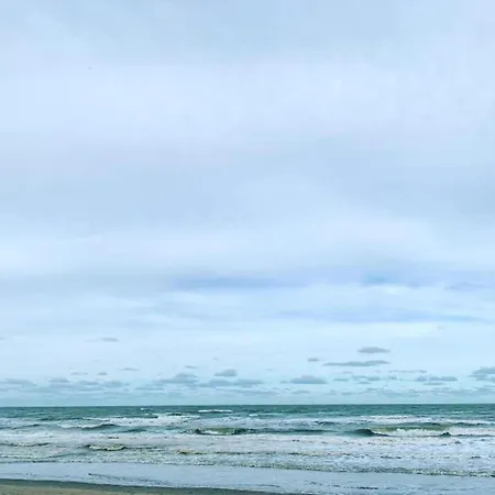 In Near The Beach, Cleaning Included Apartamento